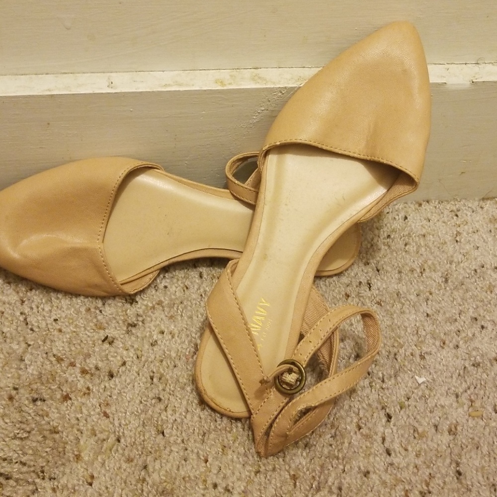 flat  buckle round the ankles flats